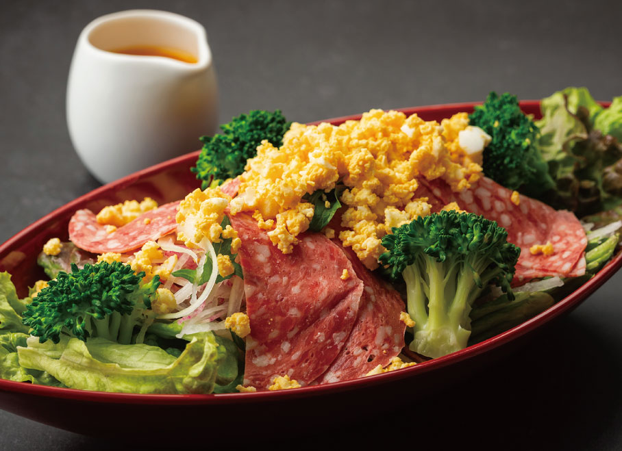 サラミとブロッコリーのミモザサラダ
特製胡麻ドレッシング